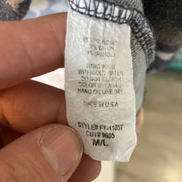 Flower Sweater - Picture 3 of 3